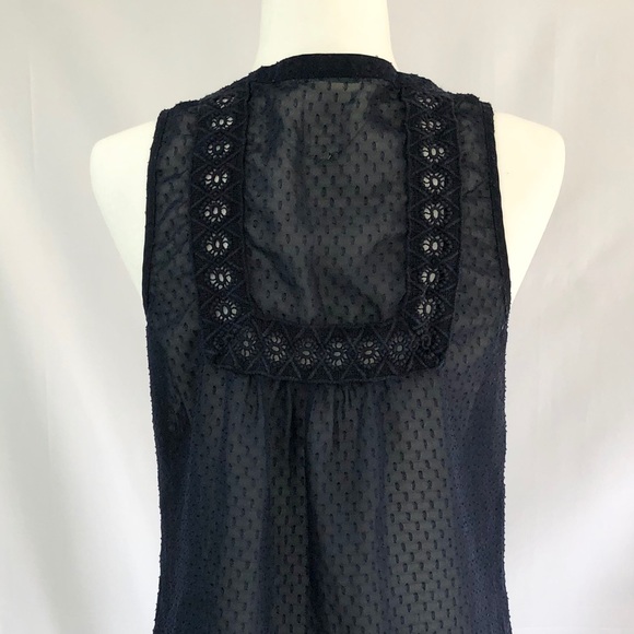 ♦️SOLD♦️Maurice’s sleeveless blouse - Picture 5 of 8